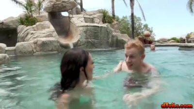 Bryce Beckett In Super Hot Bisexual Threesome By The Pool With 2 Guys And 1 Girl - upornia.com