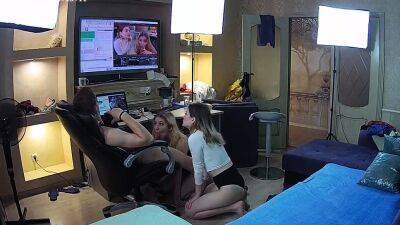 StripCamFun Amateur Webcam Dritt Free Threesome Porn - drtuber.com