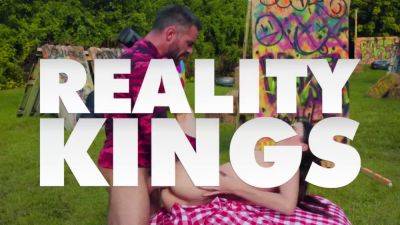 Ricky Johnson - Ella Knox - Ricky - Watch Ricky Johnson & Ella Knox's hot threesome with a big juicy naturals drop - sexu.com