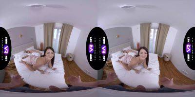 Katy Rose gets her feet wet in a virtual reality orgy - sexu.com - Czech Republic