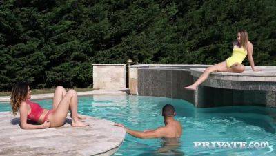 Poolside Threesome with Rimming - porntry.com