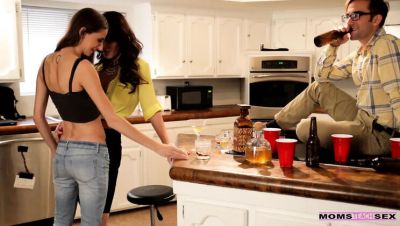 Jessica Jaymes & Willow Hayes Learn Deep Throat From Logan Pierce - Brunette Lesbian Threesome Blowjob - xxxfiles.com - Britain