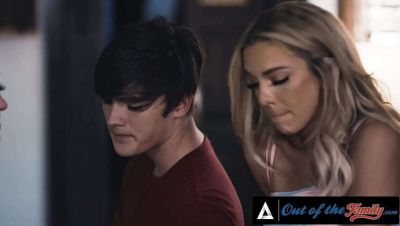 Dee Williams - Horny MILF Tiffany Watson Double Blowjob Threesome with Stepson & Stepfamily Roleplay - veryfreeporn.com