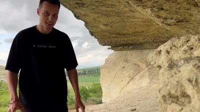 Brown-haired woman with big ass gets deep throat in rocky cave during hike - yesvids.com