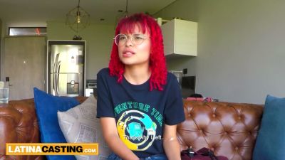 Colombian redhead in glasses seduces during a fake college casting session - yesvids.com - Colombia