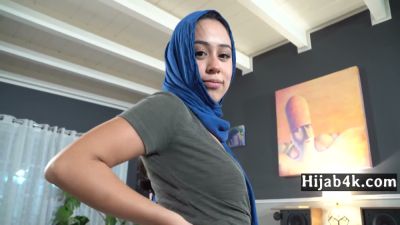 Young woman in hijab gives intimate POV encounter at home - yesvids.com